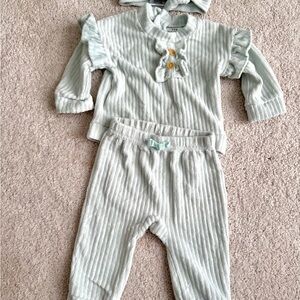 Ruffled Baby Outfit Set in Light Blue